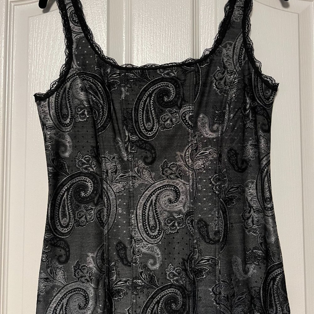 Fitted tank with stretch
